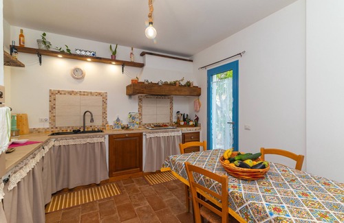 Calangianus Apartment | Room 'Ginepro' with Mountain View, Wi-Fi and Air Conditioning