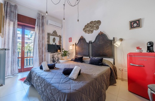 Milazzo House | Room 'Ginostra' with Shared Terrace, Wi-Fi and Air Conditioning