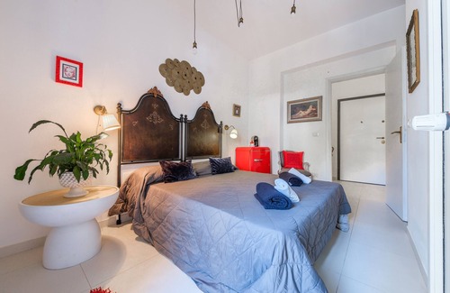 Milazzo House | Room 'Ginostra' with Shared Terrace, Wi-Fi and Air Conditioning