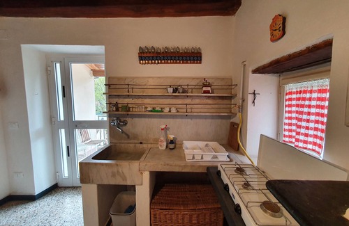 Carrodano Inferiore Apartment | Room 'Gloria' with Mountain View and Shared Garden