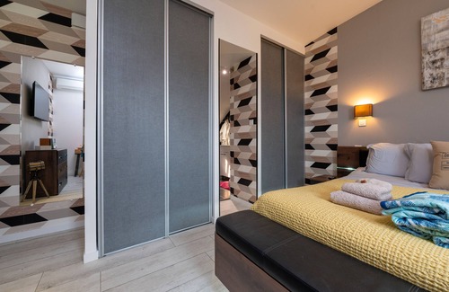 Ploeren Bed & Breakfast | Room 'Gwened' with Shared Terrace, Wi-Fi and Air Conditioning
