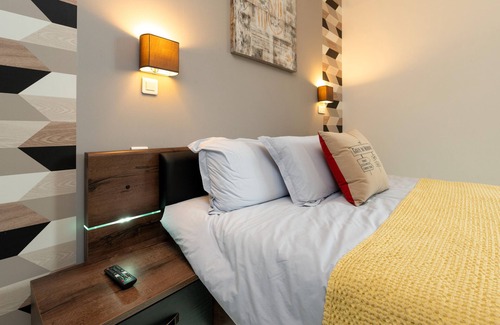 Ploeren Bed & Breakfast | Room 'Gwened' with Shared Terrace, Wi-Fi and Air Conditioning