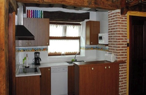 Agurain House | Room 'Habitacion Lila' with Shared Terrace, Shared Garden and Wi-Fi