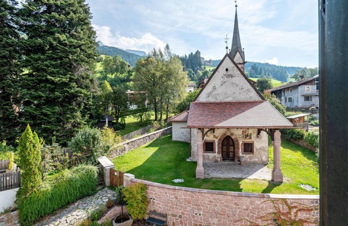 Sarntal Apartment | Room 'Hirschen Aldo' with Mountain View, Shared Terrace and Wi-Fi