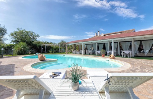 Sorso Apartment | Room 'Imperial Con Piscina Privata' with Shared Pool, Shared Terrace and Air Conditioning