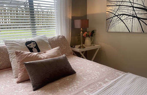 Rothesay Bay House | Room in a tropical garden with a pool and great location on North Shore
