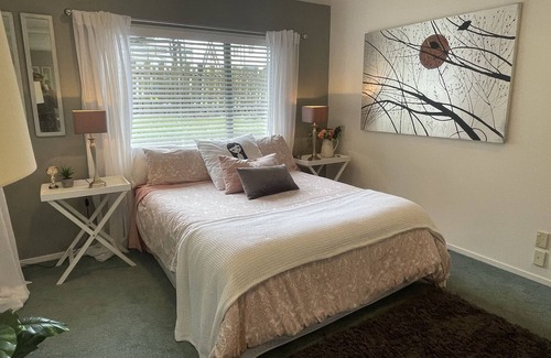 Rothesay Bay House | Room in a tropical garden with a pool and great location on North Shore