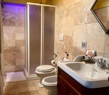 Santa Cristina a Mezzana House | Room in BB - Alessio room overlooking the vineyards of Tuscany