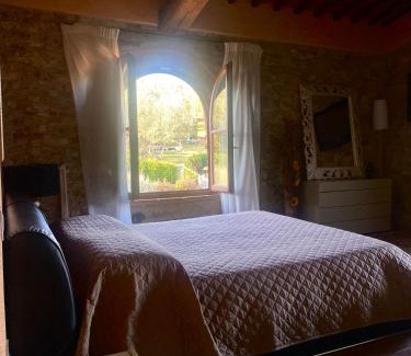 Santa Cristina a Mezzana House | Room in BB - Room overlooking the vineyards and Florence