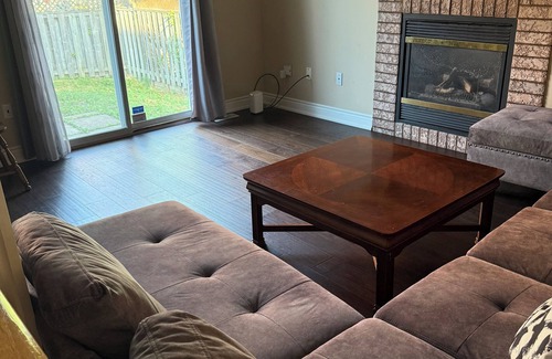 Brampton West House | Room in Brampton Downtown