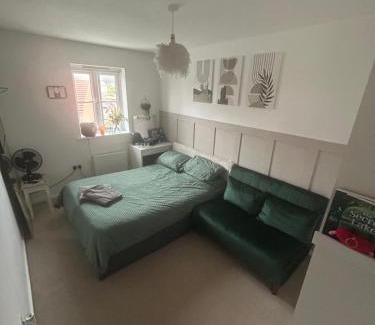 Whitfield House | Room in house close to Dover port