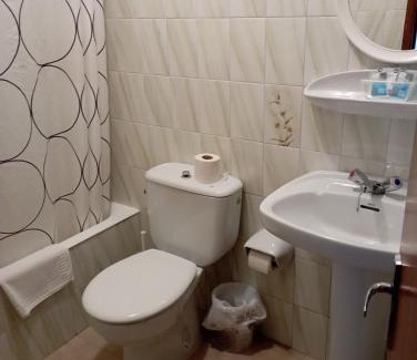 Luarca House | Room in Lodge - Double and single room - Pension Oria 4