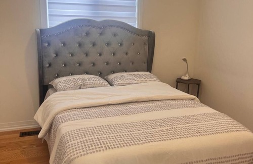 Markham House | Room in Markham