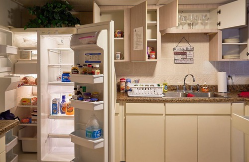 Homosassa House | Room in Mobile Home - Pleasant Days B&b Tropical Master Suite