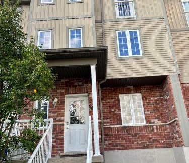 Victoria Hills House | Room in neat comfy house