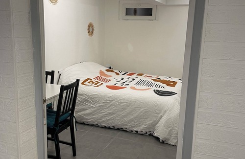 Belle-Beille Bed & Breakfast | Room in single-family house near streetcar with shared kitchen and bathroom