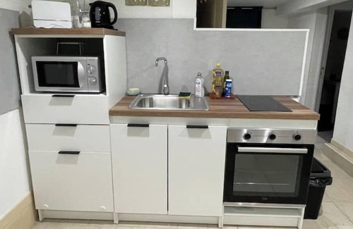 Belle-Beille Bed & Breakfast | Room in single-family house near streetcar with shared kitchen and bathroom