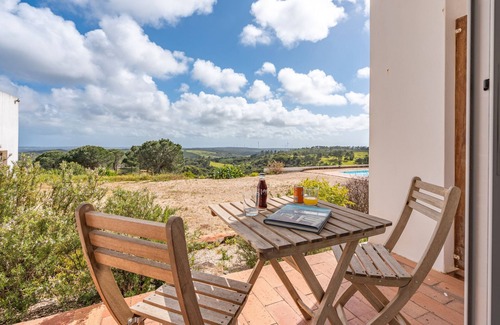 Aljezur Apartment | Room 'Janeiro' with Sea View, Shared Pool and Wi-Fi