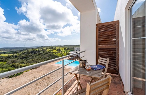 Aljezur Apartment | Room 'Junho' with Sea View, Shared Pool and Wi-Fi