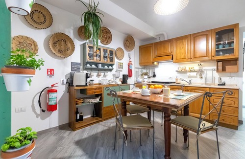 Sassari House | Room 'Kentia' with Shared Terrace, Wi-Fi and Air Conditioning