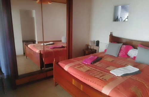 Coutras Bed & Breakfast | Room L'îlot: table d'hotte, fishing label accommodation breakfast included