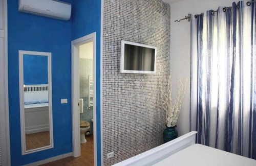 Marina di Carrara Bed & Breakfast | Room 'Laguna' with Shared Garden, Wi-Fi and Air Conditioning