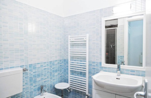 Marina di Carrara Bed & Breakfast | Room 'Laguna' with Shared Garden, Wi-Fi and Air Conditioning