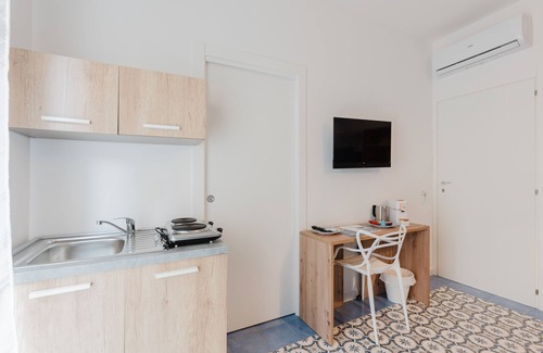 Montallegro Apartment | Room 'Lampedusa' with Balcony, Wi-Fi and Air Conditioning