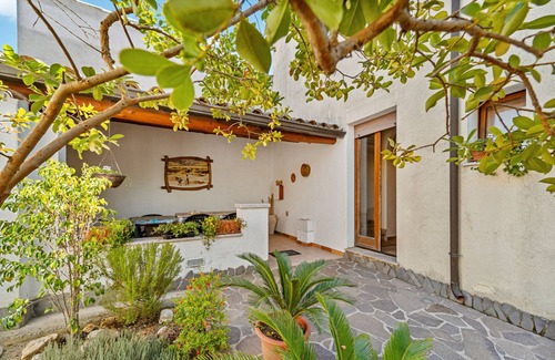 Teulada Apartment | Room 'Lavanda Teulada' with Shared Terrace, Wi-Fi and Air Conditioning