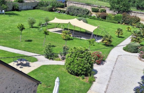 Fye Apartment | Room 'Le Meslay N°7 - Chambre 4 Pers' with Shared Terrace, Shared Garden and Wi-Fi
