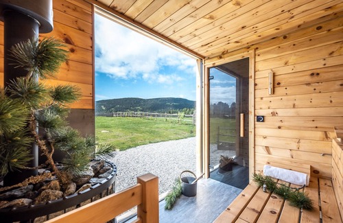 Villandro Apartment | Room 'Lila' with Shared Terrace, Shared Garden and Wi-Fi