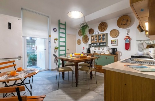 Sassari House | Room 'Lucy' with Shared Terrace, Wi-Fi and Air Conditioning