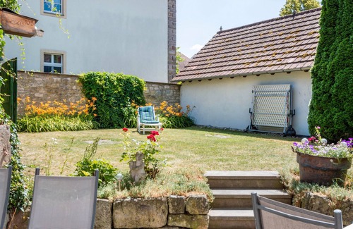 Iphofen Apartment | Room 'Lutz - Zimmer 3' with Shared Terrace, Shared Garden and Wi-Fi