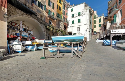 Riomaggiore Apartment | Room 'M 2' with Wi-Fi and Air Conditioning