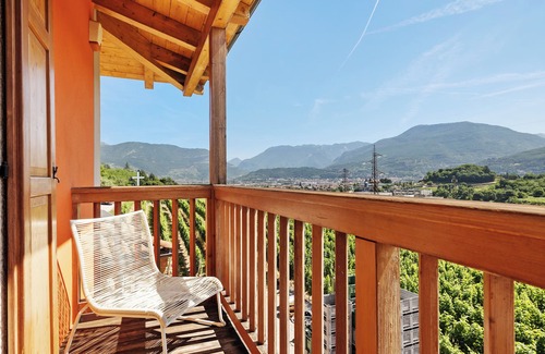 Isera Apartment | Room 'Maso Fiorini 8' with Mountain View, Wi-Fi and Air Conditioning