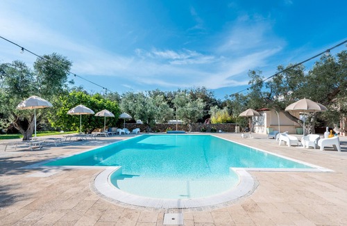 Castromediano Apartment | Room 'Masseria San Biagio Junior Suite 6' with Shared Pool, Wi-Fi and Air Conditioning