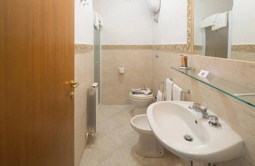 Bagni di Lucca Apartment | Room 'Matrimoniale 2' with Shared Garden, Wi-Fi and Air Conditioning