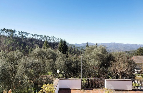 Rocchetta di Vara Apartment | Room 'Matrimoniale' with Mountain View, Wi-Fi and Air Conditioning