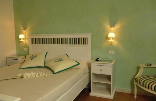 Marina di Carrara Bed & Breakfast | Room 'Murano' with Shared Garden, Wi-Fi and Air Conditioning