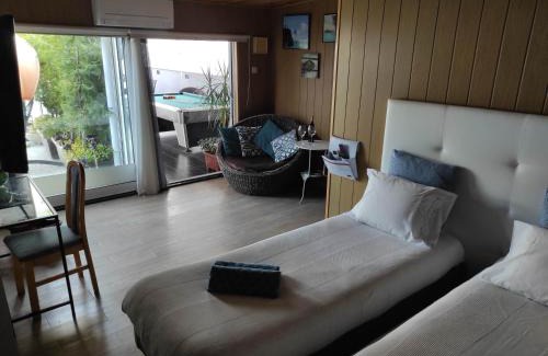 Maia House | Room near the airport