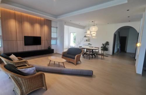 Sungai Petani Hotel | Room Only - Ryui's Quiet Residential Bungalow 5,403sqft