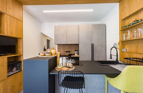Brolo Apartment | Room 'Persiano' with Shared Garden, Wi-Fi and Air Conditioning