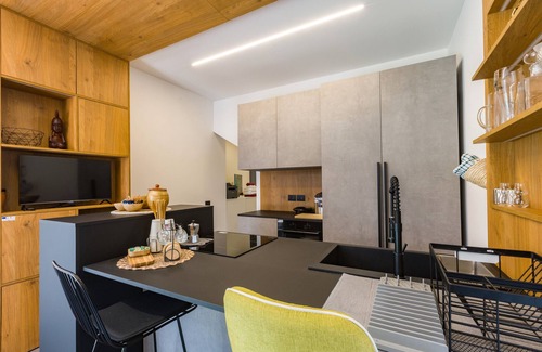 Brolo Apartment | Room 'Persiano' with Shared Garden, Wi-Fi and Air Conditioning