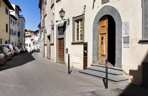 Cerreto Guidi Apartment | Room 'Quadrupla' with Wi-Fi and Air Conditioning