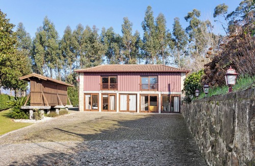 Amares Apartment | Room 'Quarto 1 - Quinta Da Ataíde' with Mountain View, Shared Pool and Wi-Fi