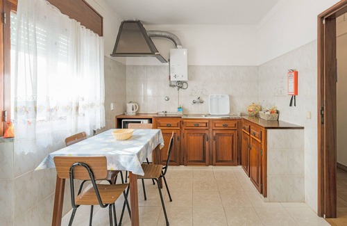 Baiona Apartment | Room 'Quarto Verde' with Balcony and Wi-Fi