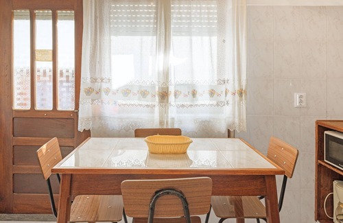 Baiona Apartment | Room 'Quarto Verde' with Balcony and Wi-Fi