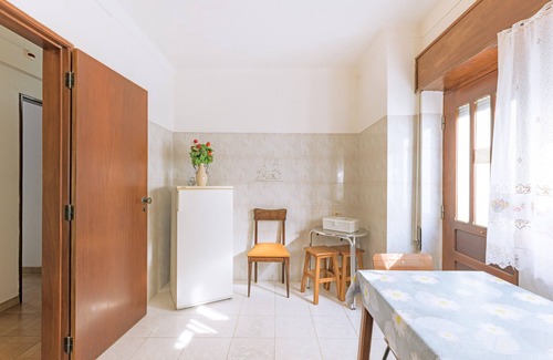 Baiona Apartment | Room 'Quarto Verde' with Balcony and Wi-Fi