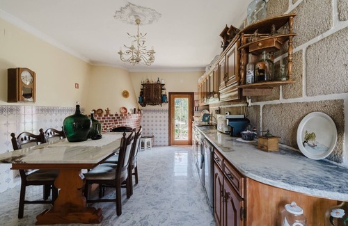 Arcos de Valdevez Apartment | Room 'Quinta Do Passal - Quarto 1' with Mountain View, Wi-Fi and Air Conditioning
