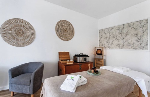 Famalicao Apartment | Room 'Quinta Dos Raposos - Suíte Água' with Shared Pool, Shared Terrace and Wi-Fi